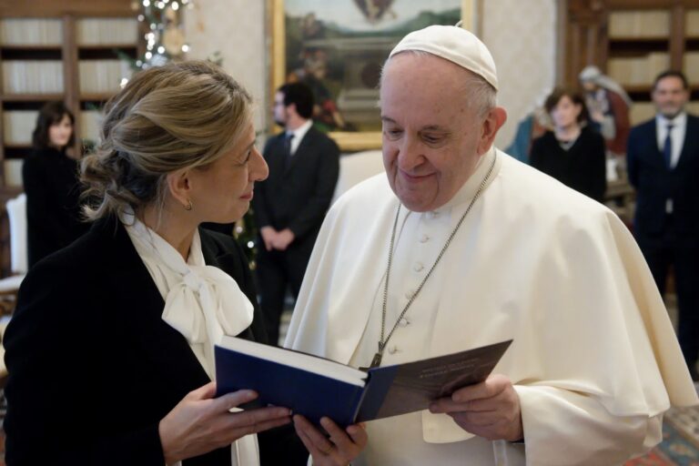 El Papa Francisco recibe a la vicepresidente comunista del Gobierno de España